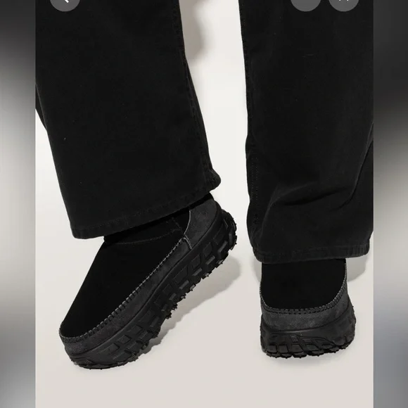 UGG ALL Gender Venture Daze Ultra Mini Boot
Black - men’s 11 & women’s 12 - Picture 2 of 8